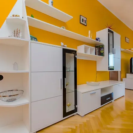 Apartment Maslina *